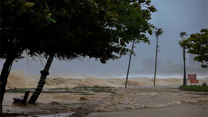 Typhoon Kajiki kills three in Vietnam, floods Hanoi streets