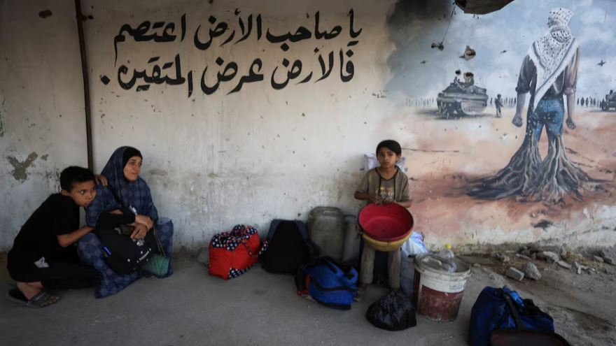 Families leave Gaza City after night of bombardment