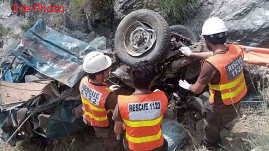 Three killed, eight injured as jeep plunges into nullah near Kohistan