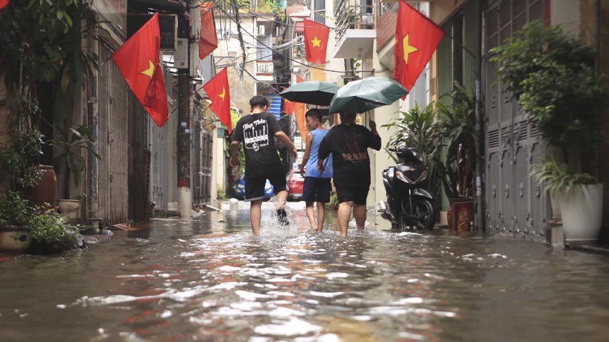 Heavy rain causes flooding, landslides and 8 deaths in Vietnam and Thailand