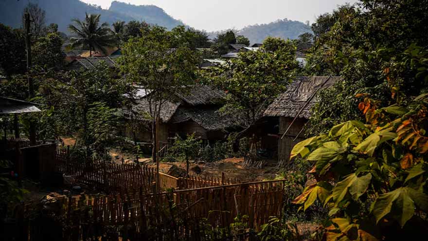 Thailand grants some Myanmar refugees right to legal work