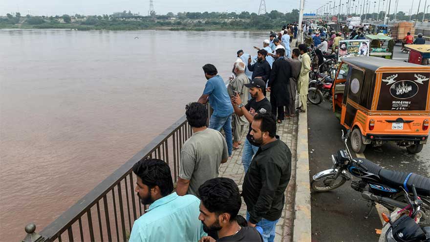 Ravi River surges to 220,000 cusecs in Shahdara, high alert issued