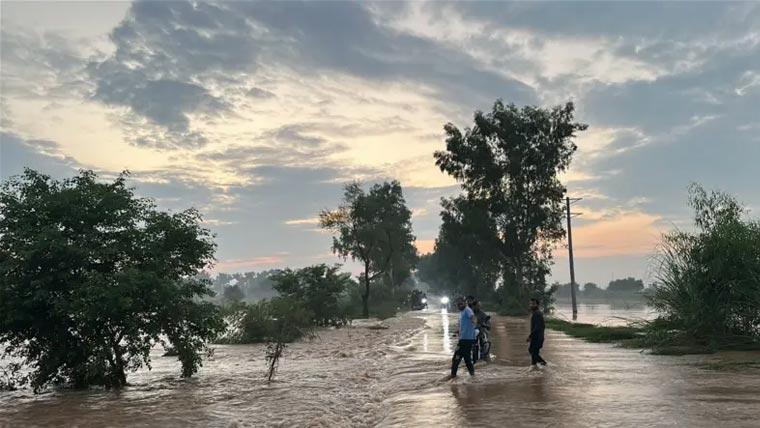 ملک کے مختلف حصوں میں پھر شدید بارشوں کی پیشگوئی، ندی نالوں میں طغیانی کا خدشہ