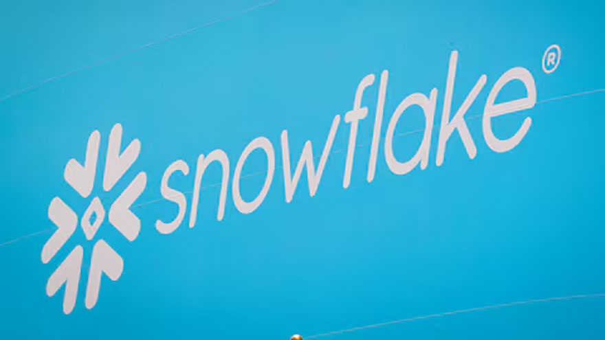 Snowflake shares surge as AI boom fuels demand for data platforms