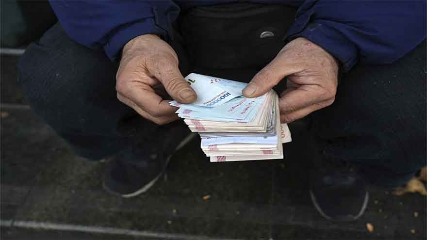 Iran's rial currency falls to near-record lows on European 'snapback' sanctions threat
