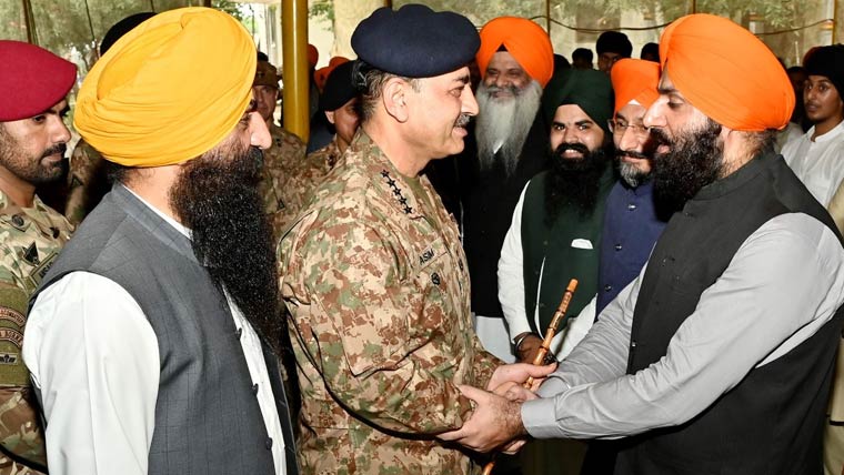 فیلڈ مارشل کا سیلاب زدہ علاقوں کا دورہ، متاثرین کو ہر ممکن تعاون کی یقین دہانی