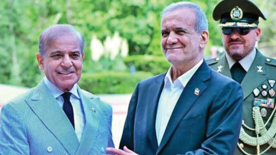 Iranian president offers support to Pakistan after devastating floods