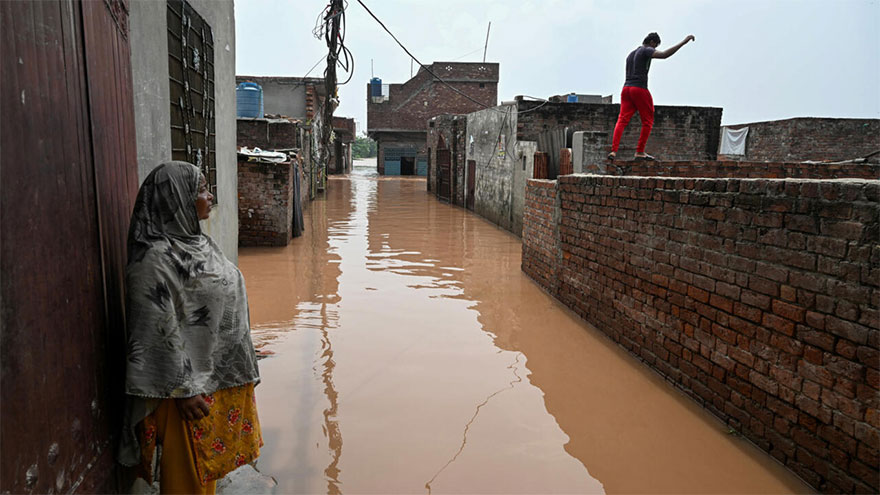 Smog then floods: Pakistani families 'can't catch a break'