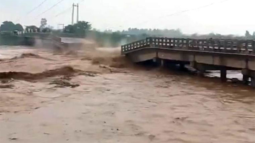 Floodwaters from Nullah Dek wreaks havoc in Zafarwal