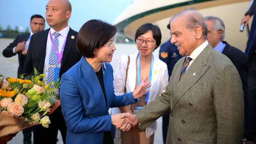 Red carpet welcome as PM Shehbaz lands in China on official visit