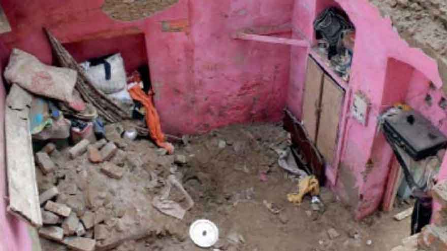 Four dead as rain causes roof collapse in Lahore