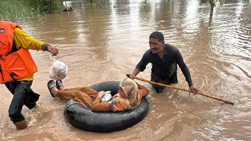 India releases 800,000 cusecs water into Chenab River, major flood threatens Punjab