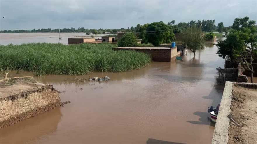 India releases 800,000 cusecs water into Chenab River, major flood threatens Punjab