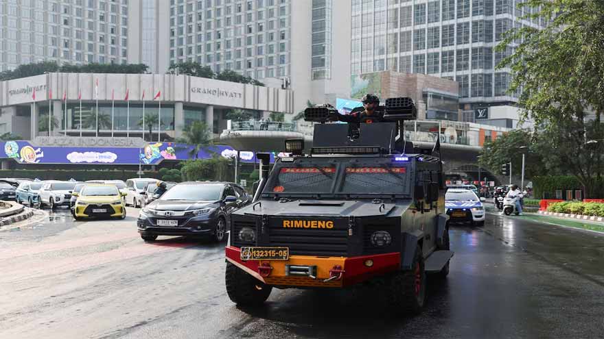 Deadly Indonesia protests force U-turn on lawmakers' pay