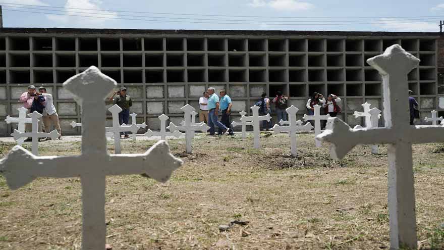 Former Colombian rebels and soldiers work together to exhume remains, give families closure