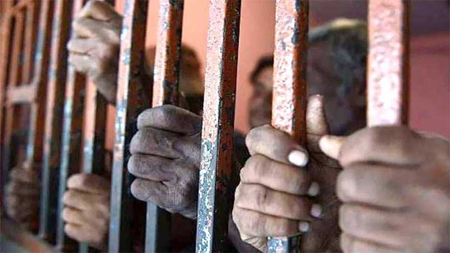 Three street criminals held during Karachi police 'encounter'