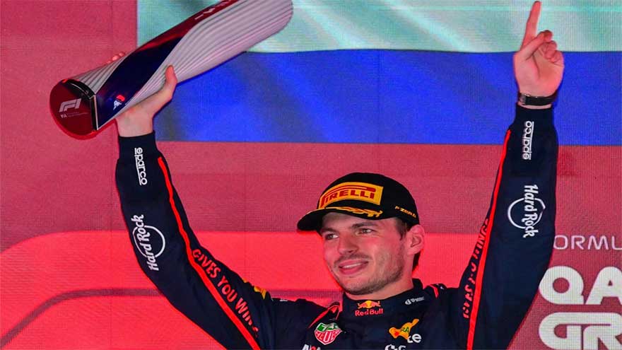 Verstappen wins Qatar GP to set up final race title showdown