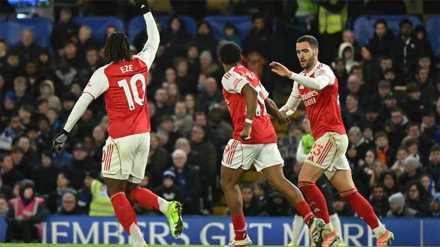 Merino strikes to give Arsenal bruising draw at 10-man Chelsea