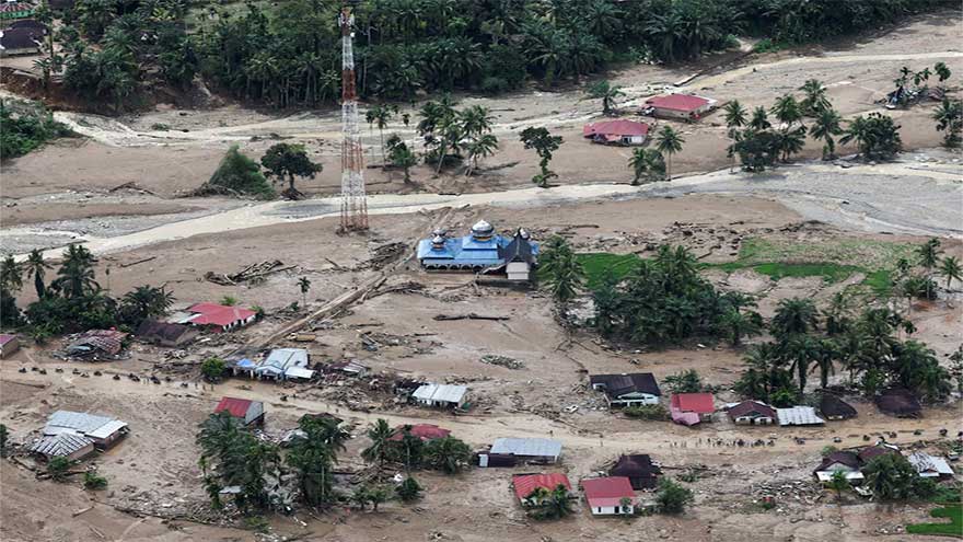 Militaries come to aid of Asia flood victims as toll nears 1,000