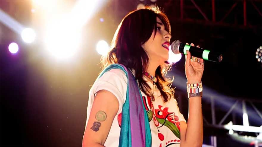 Meesha Shafi electrifies World Culture Festival with stunning rendition