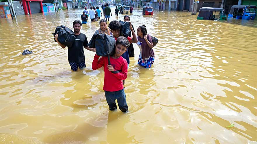 Rapid floods shock Sri Lanka's survivors