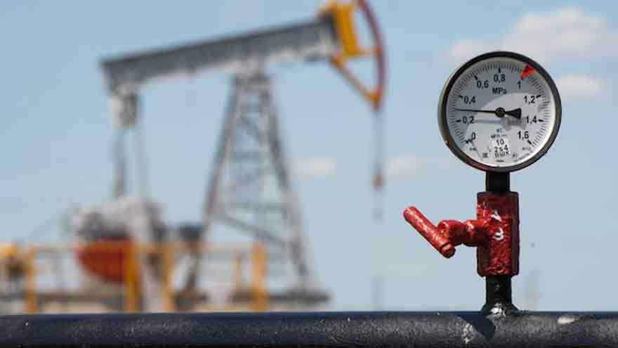 Oil rises on geopolitical risks to supply