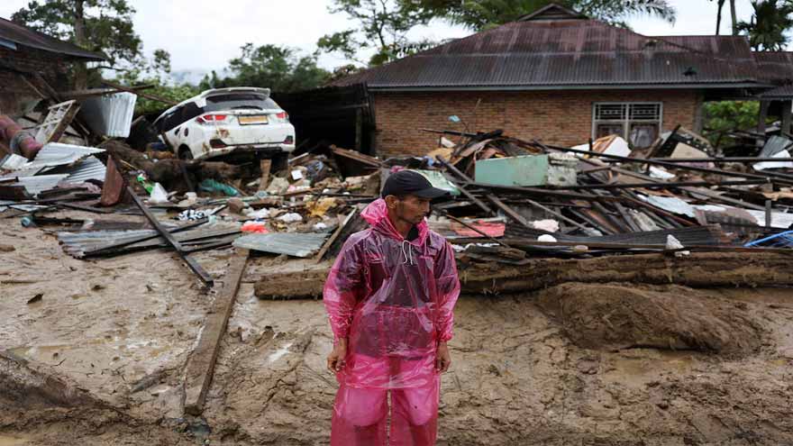 Death toll from Indonesia floods and landslides passes 700