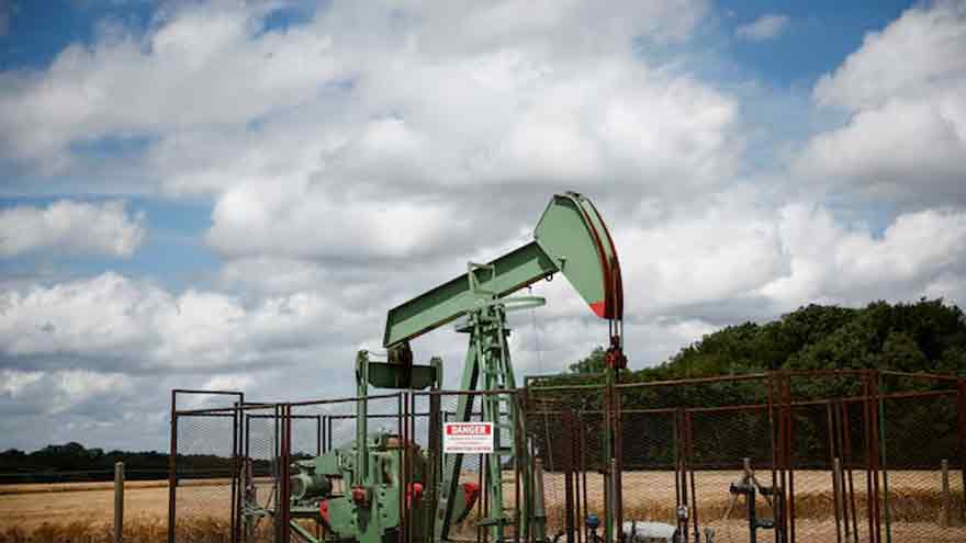 Oil prices fall on weak demand as markets await Ukraine peace effort for supply signs