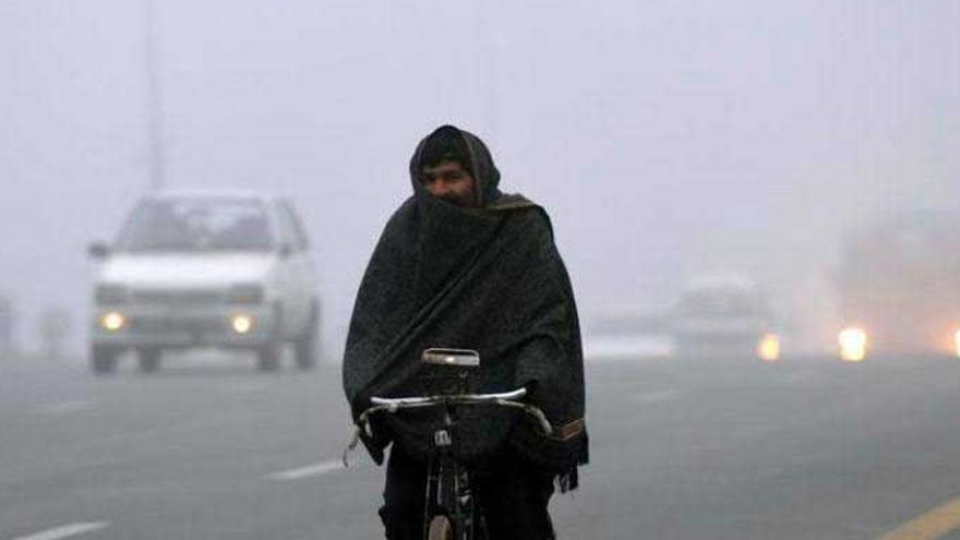 Karachi shivers as mercury falls amid intensifying cold spell