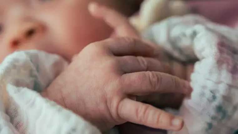 بیٹی کی پیدائش پر ناخوش والدین نے بچی کو پانی کی ٹینکی میں ڈبو کر مار ڈالا