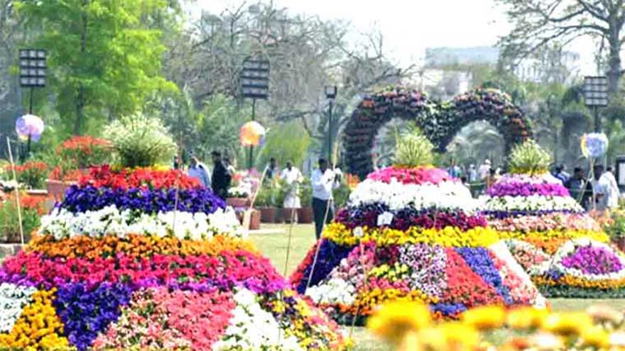 Marriyum Aurangzeb inaugurates flower exhibition at Jilani Park