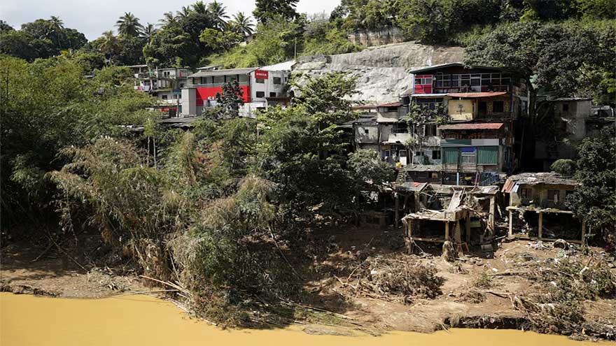 Deadly cyclone dents Sri Lanka's peak tourism season