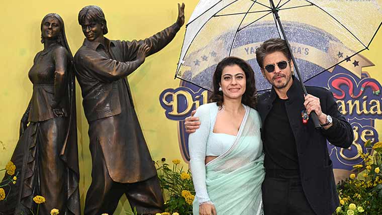 لندن میں ’راج اور سمرن‘ کے مجسمے کی نقاب کشائی کردی گئی