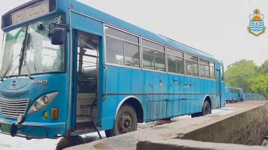 EPA Punjab seizes smoke-emitting PU buses amid anti-pollution crackdown
