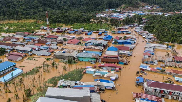 انڈونیشیا میں سیلاب سے ہلاکتیں 900 سے بڑھ گئیں، خوراک کی شدید قلت 