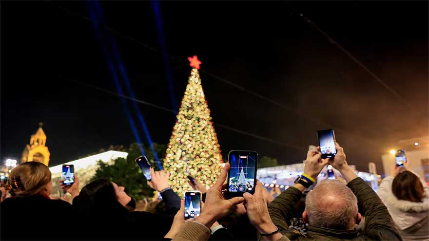 Dunya News As Christmas lights return to Bethlehem, Palestinians look for hope