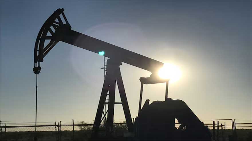 Oil climbs to 2-week high on Fed rate-cut signals, supply concerns