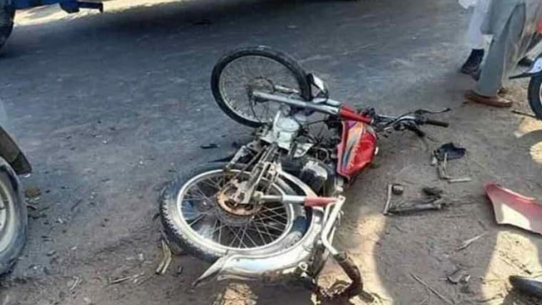 کراچی میں نامعلوم گاڑی کی ٹکر سے موٹرسائیکل سوار جاں بحق، ایک زخمی