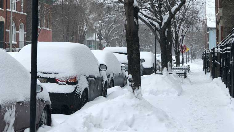 شکاگو میں شدید برف باری سے نظام زندگی مفلوج، پروازیں منسوخ