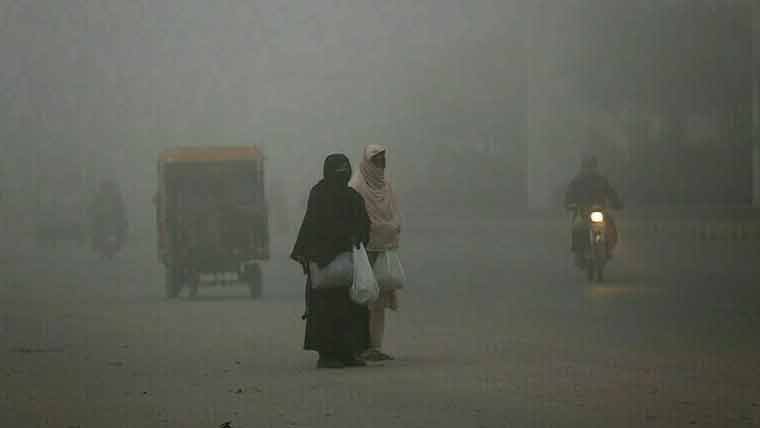 پنجاب کے مختلف شہروں میں سموگ، فضائی آلودگی، لاہور کا پھر آلودہ شہروں میں پہلا نمبر