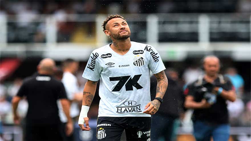 Neymar to undergo knee surgery after helping Santos avoid the drop