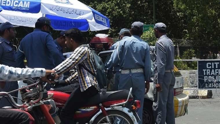 لاہور: اے ایس ایف اہلکار پر تشدد، 4 ٹریفک وارڈنز کے خلاف مقدمہ درج