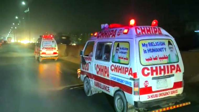 کراچی: فلیٹ سے ملنے والی 3 خواتین کی لاشوں کا پوسٹمارٹم مکمل، موت کا تعین نہ ہوسکا