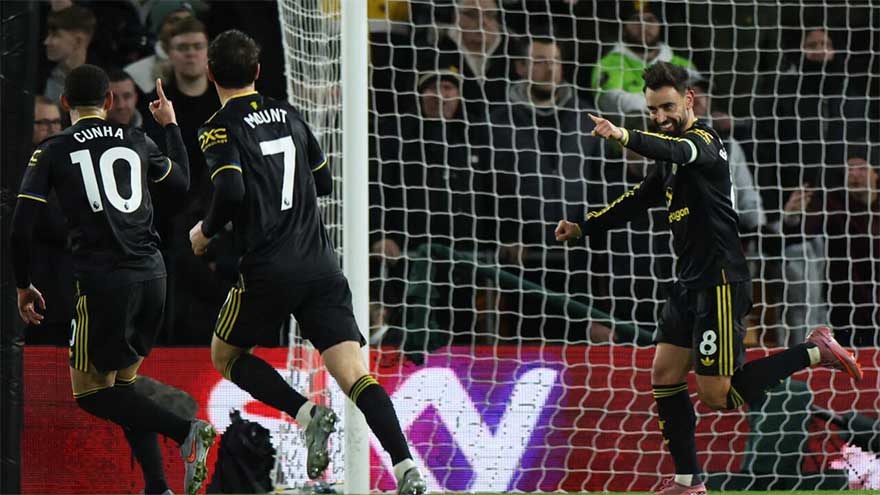 Man Utd back on track after Fernandes inspires Wolves rout