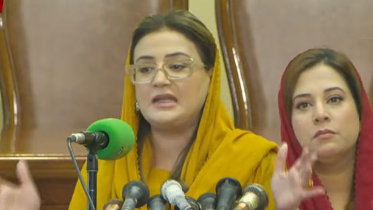 دوسروں کو کہنے والا خود پاگل، فتنہ کی سیاست اور پاکستان اکٹھے نہیں چل سکتے: عظمیٰ بخاری