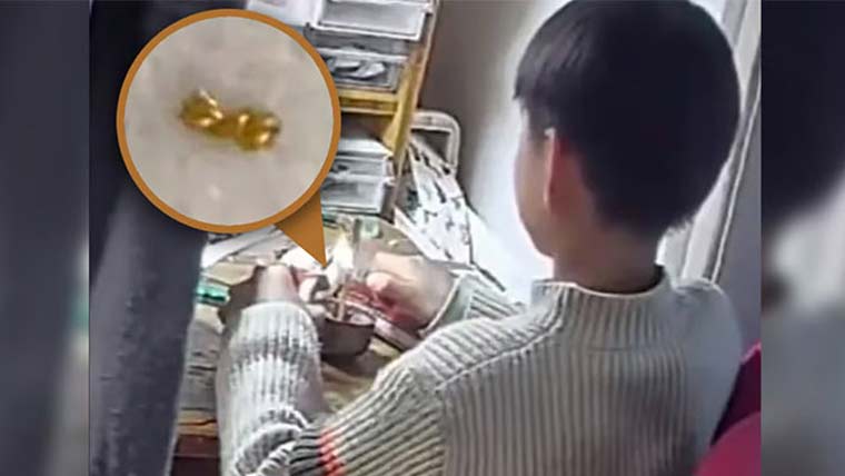 بچے نے والدہ کے طلائی ہار کے ٹکڑے کرکے دوستوں میں بانٹ دیے