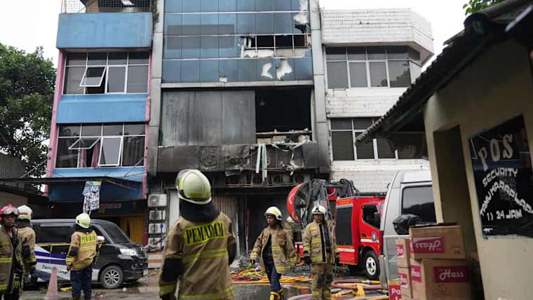 انڈونیشیا: 7 منزلہ عمارت میں آتشزدگی سے 22 افراد جاں بحق