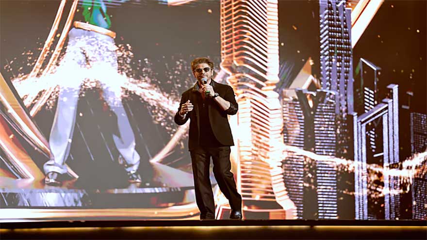 6,000 fans cheer as Shah Rukh Khan shares life lessons at Dubai Expo 