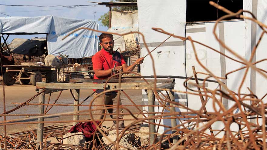 Dunya News Desperate Gazans pull iron bars from rubble to construct tents and scratch out a living