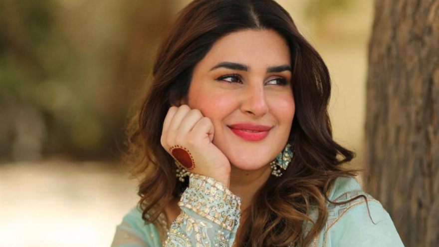 Kubra Khan's dance video goes viral, wins hearts online